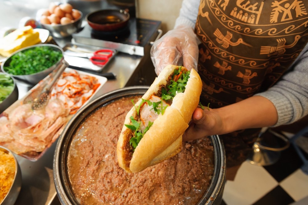 bán bánh mì đắt khách