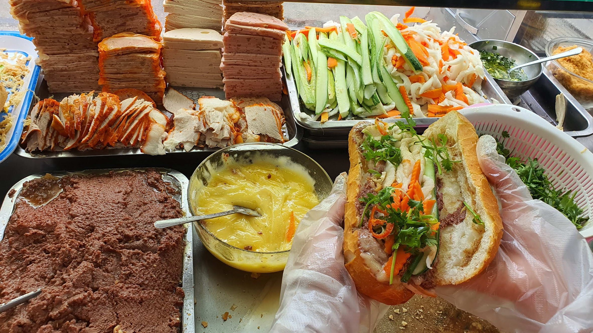 Nguyên liệu bánh mì tươi ngon, sạch sẽ