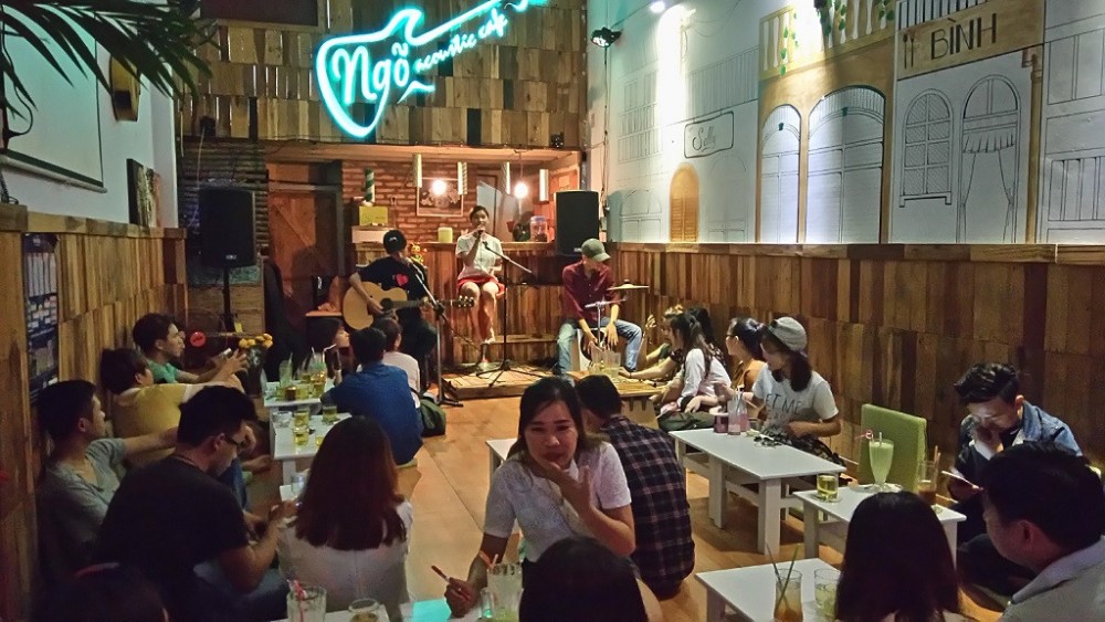 phong cách mô hình cafe acoustic giản dị đời thường