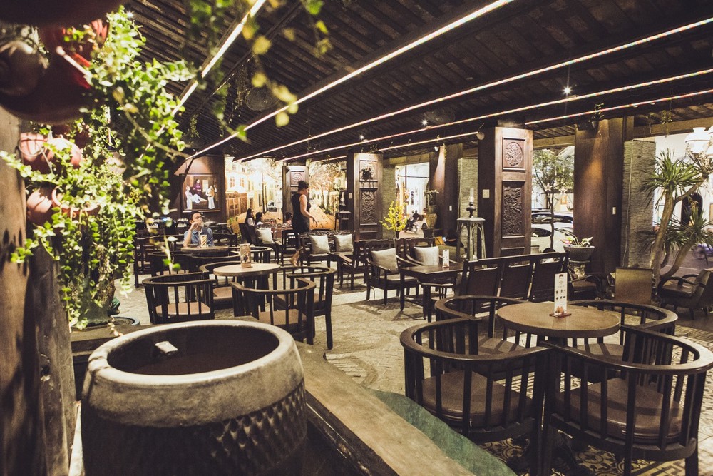 thiết kế quán cafe sân vườn thơm tho