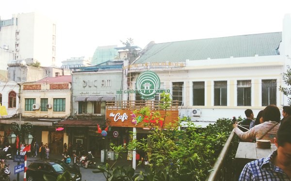 thiết kế quán cafe có ban công